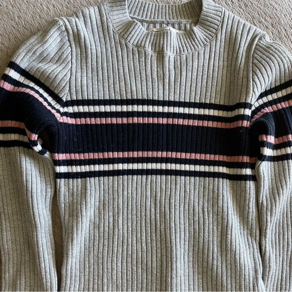 Abercrombie & Fitch Gray Striped Sweater - Picture 1 of 4